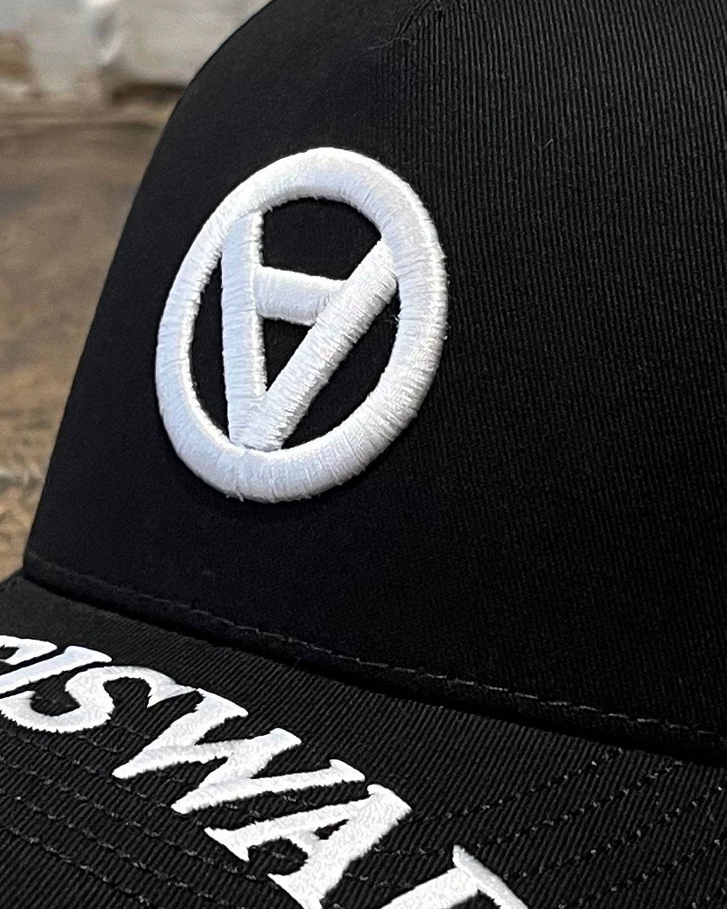 Logo hat: Black & White