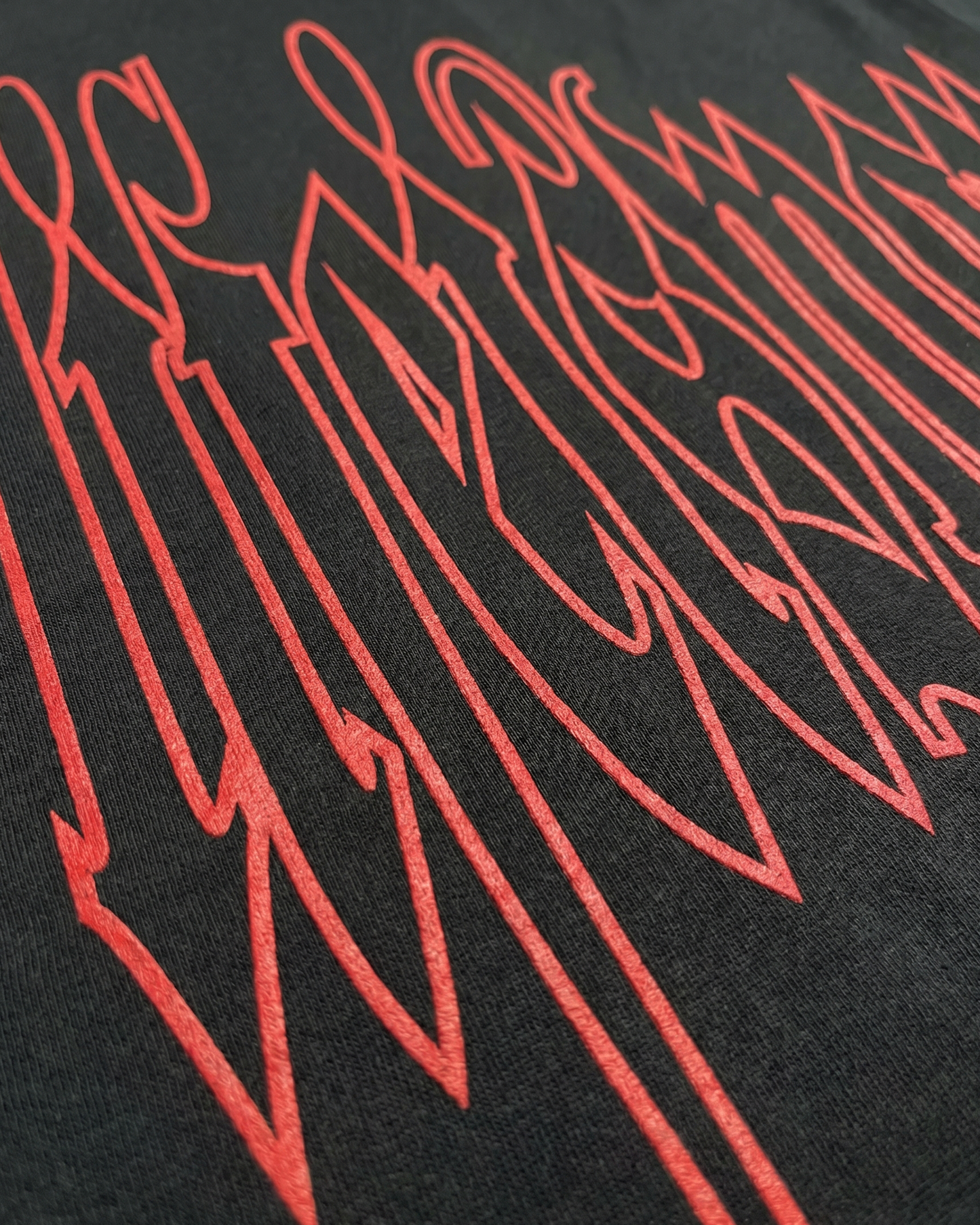 Elongated LIW Outlined [BLACK/RED] T-shirt